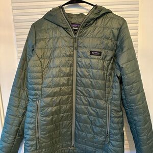PATAGONIA W'S NANO PUFF FITZ ROY TROUT HOODY